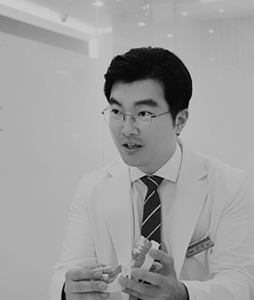 문창현원장 사진 사이드